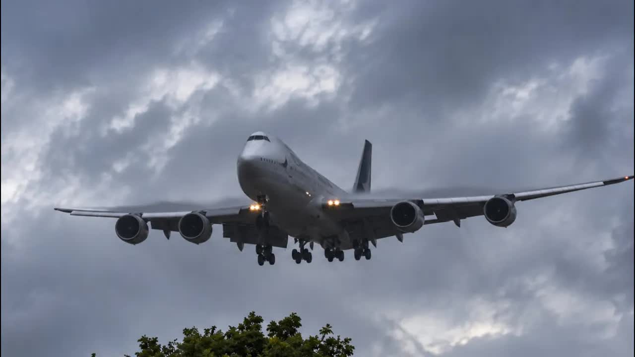 Monster landing in to Heathrow 747 and A380